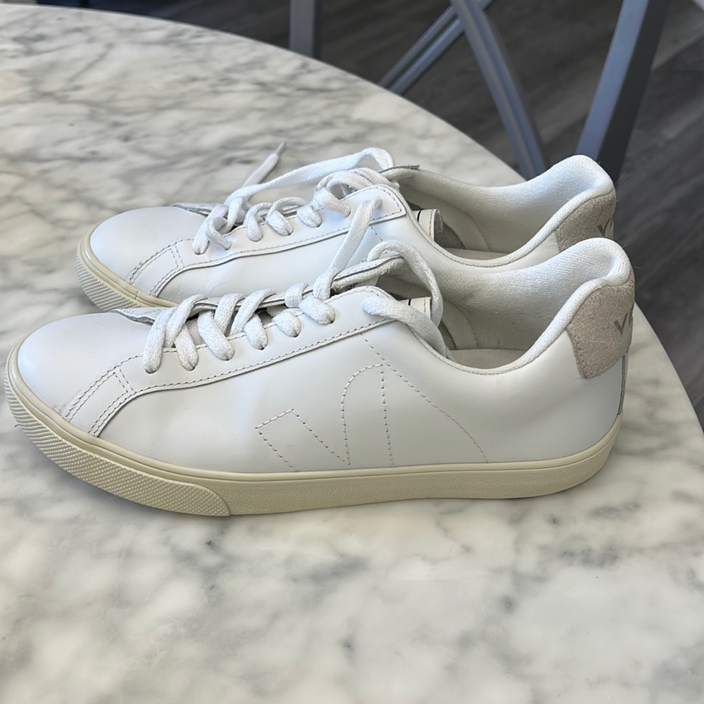 Vejas tennis shoes